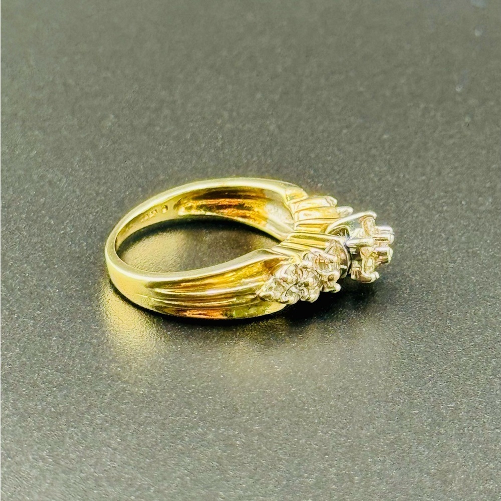 10K Gold Ladies Beautiful Diamond Cluster Ring Size 5.5 Weighs 4 Gram very clean - Picture 3 of 14
